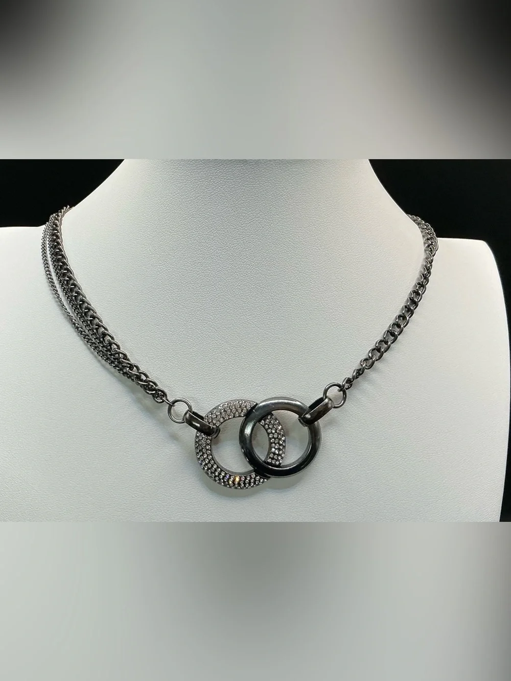 GUNMETAL INTERLOCKING RING PENDANT NECKLACE
